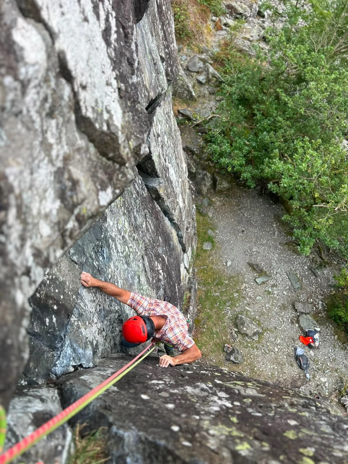 @jak_in_the_lakes was out for us today showing visiting American Jim some Lake District classics at a moody Shepherds crag. @pinnacle_mountaineering was out earlier in the week, giving teens Benji and Alex a great intro to Lake District climbing at G