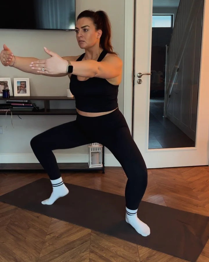 Pilates exercises that are so simple and so effective that people completely underestimate&hellip;Pilates isn&rsquo;t complicated or exclusive! It&rsquo;s for everyone 🤍

1. Pli&eacute; Heel Raises 
2. Swimming Prep (A.k.a Bird-Dog)
3. Bear Crawl Ho