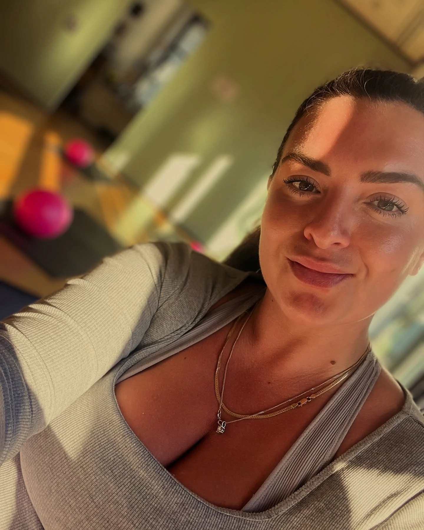 Obsessed with our Pilates space in Cabinteely, so perfect for summer evenings -light soaked, airy and warm -  really helps to boost the mood, alongside my specially curated Pilates playlist 😝 and of course our full body Pilates workout! 8pm class st