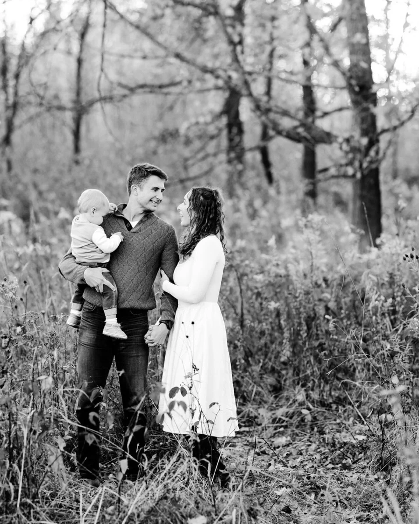 Snuck in these fall moments before winter took over ❄️ Grateful for slow days, cozy layers, and our little explorer! 

Huge thanks to @cameronandtia for capturing the in-between season so perfectly. ❤️