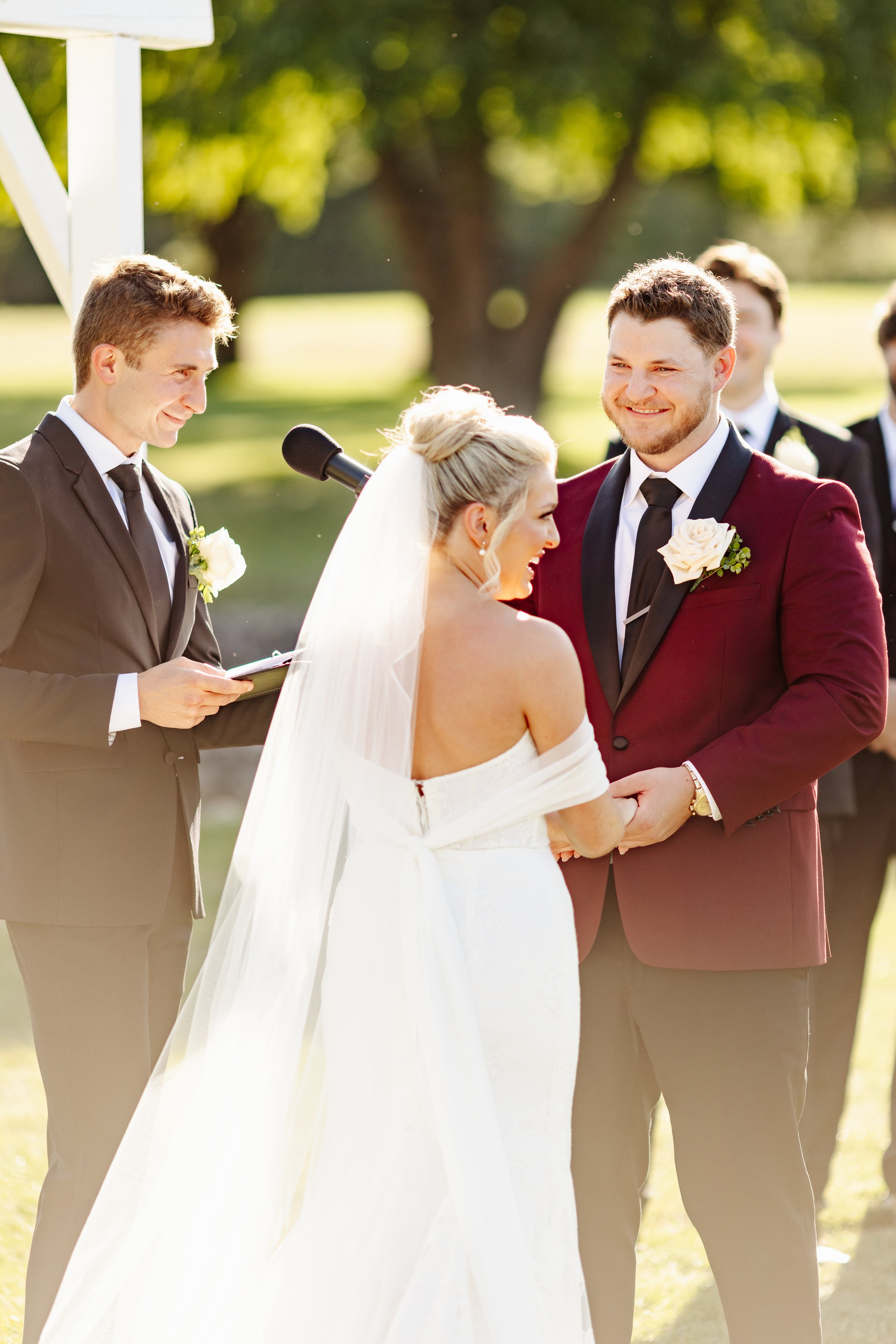 Offianct Wedding officiant minneapolis | Honestweddingadvice.com