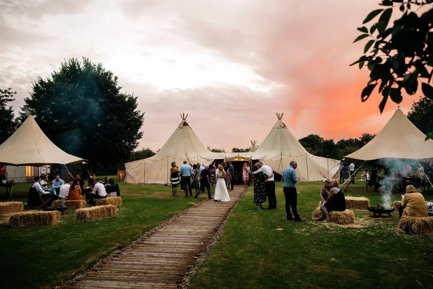 Summer vibes 🌞
.
.
.
.
.
.
.
.
#irelandweddingphotographers #irelandweddingphotography #husbandandwifephotographyteam #husbandandwifephotographers #weddingphotographyireland #weddingphotographyuk #summerwedding #tipiwedding #tipiweddingvenue #outdoo