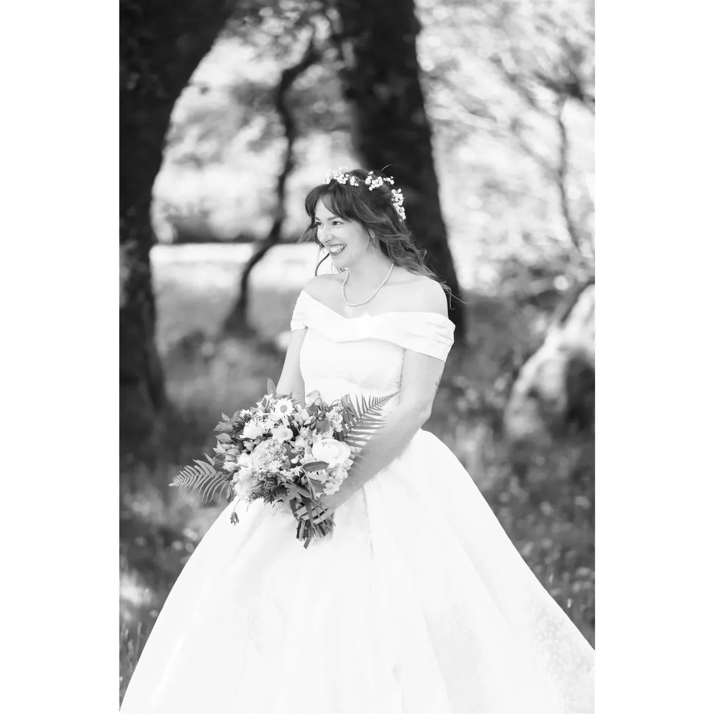 Beautiful Kelly 🩶
.
.
.
.
.
.
.
.
#blackandwhiteweddingphotography #blackandwhiteweddingphotos #blackandwhiteweddingphotographer #blackandwhitephotography #blackandwhite #realweddingphotography #relaxedweddingphotography #husbandandwifephotographyte