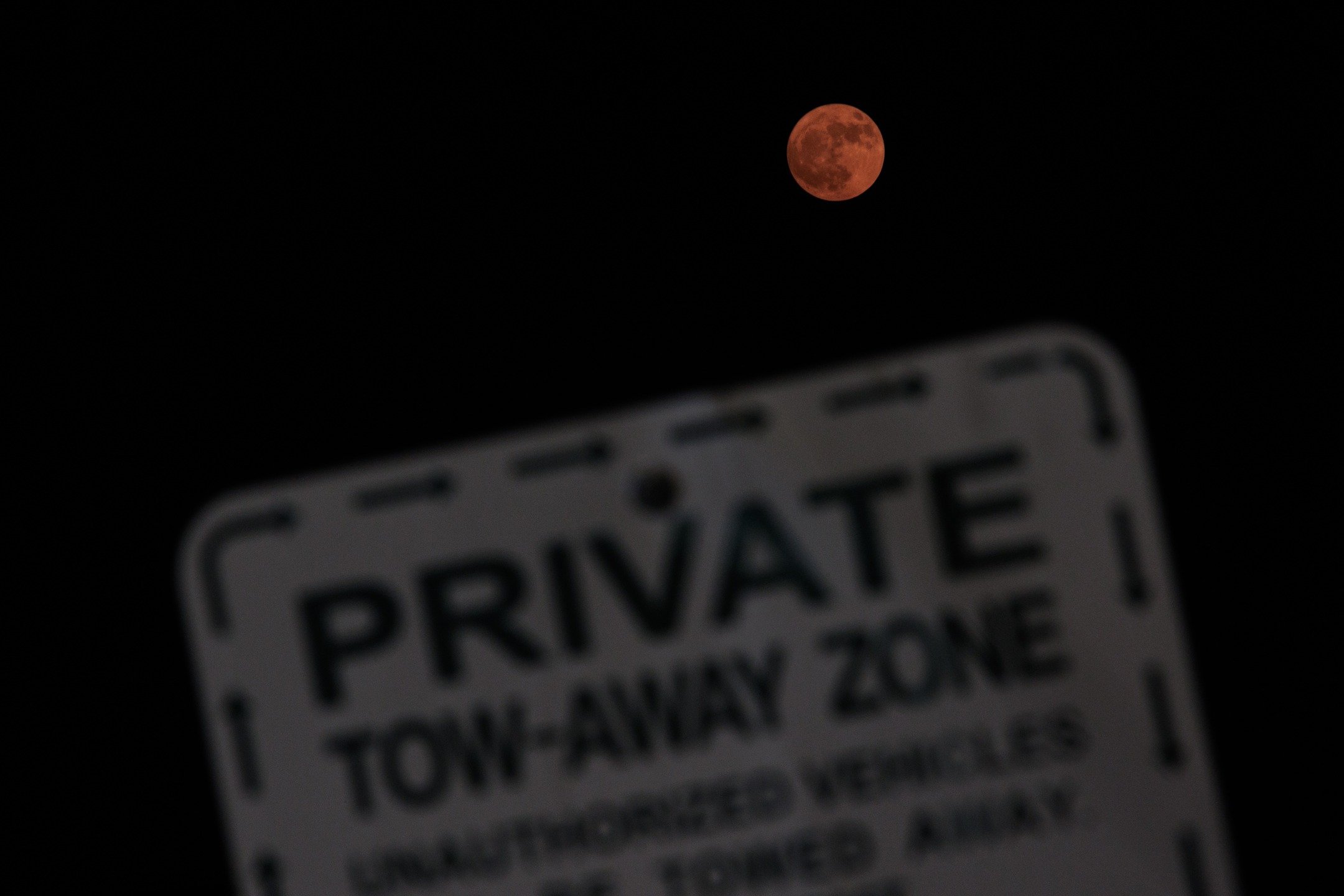 The blood moon from a few days ago
.
#bloodmoon #moonphotography🌙 #moonphoto #astrophotography #astrophoto #columbusphotographer #columbusphotography #ohiophotographer #nightphotography #longexpo_addiction #nightsky
