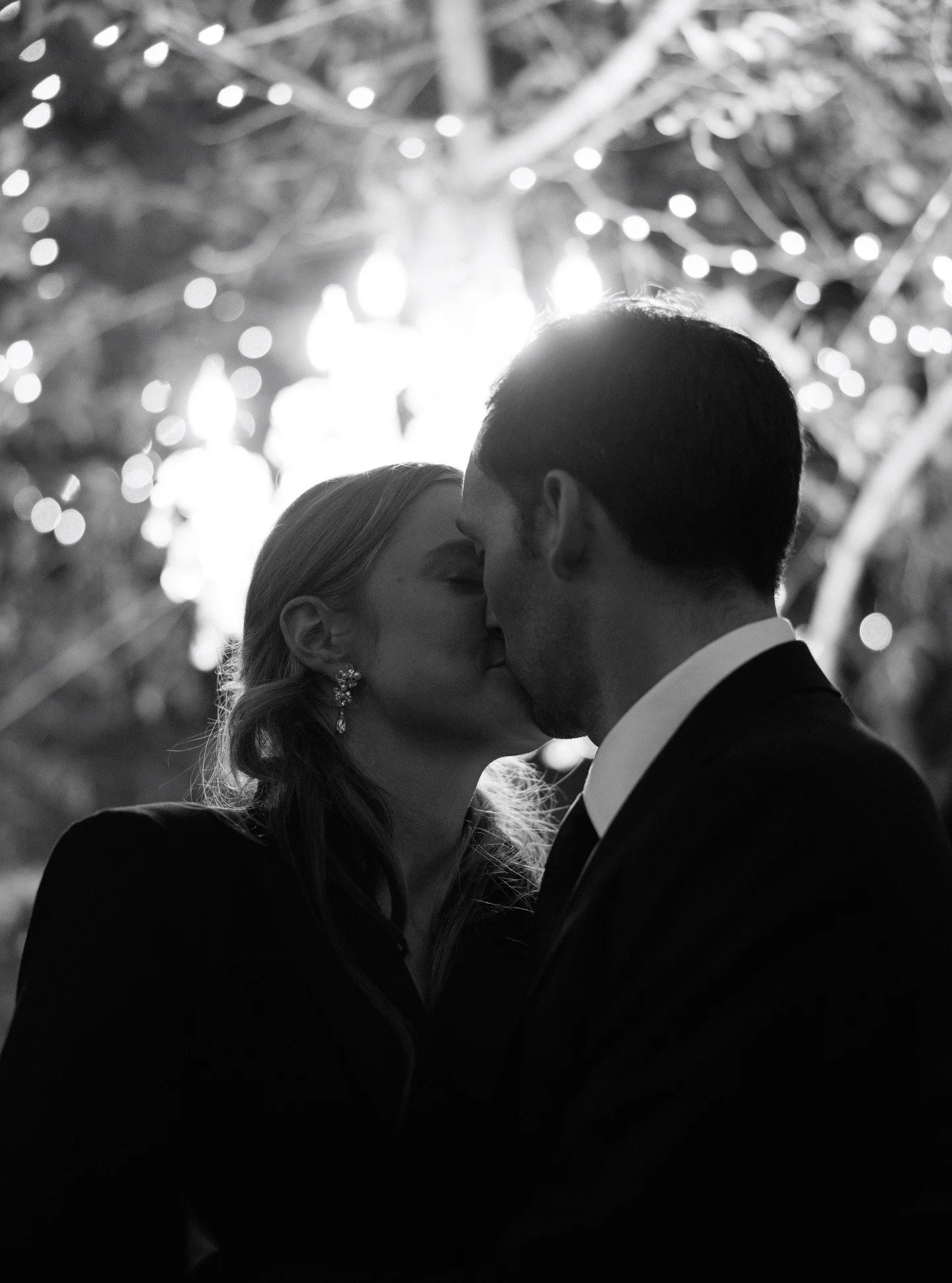 A couple more vertical shots from Jen and David's wonderful wedding.
.
#wedding #weddingphotos #firstdance #monochromewedding #weddingphotographer #bnwwedding #columbusphotographer #keltonhouse #blackandwhite #monochrome