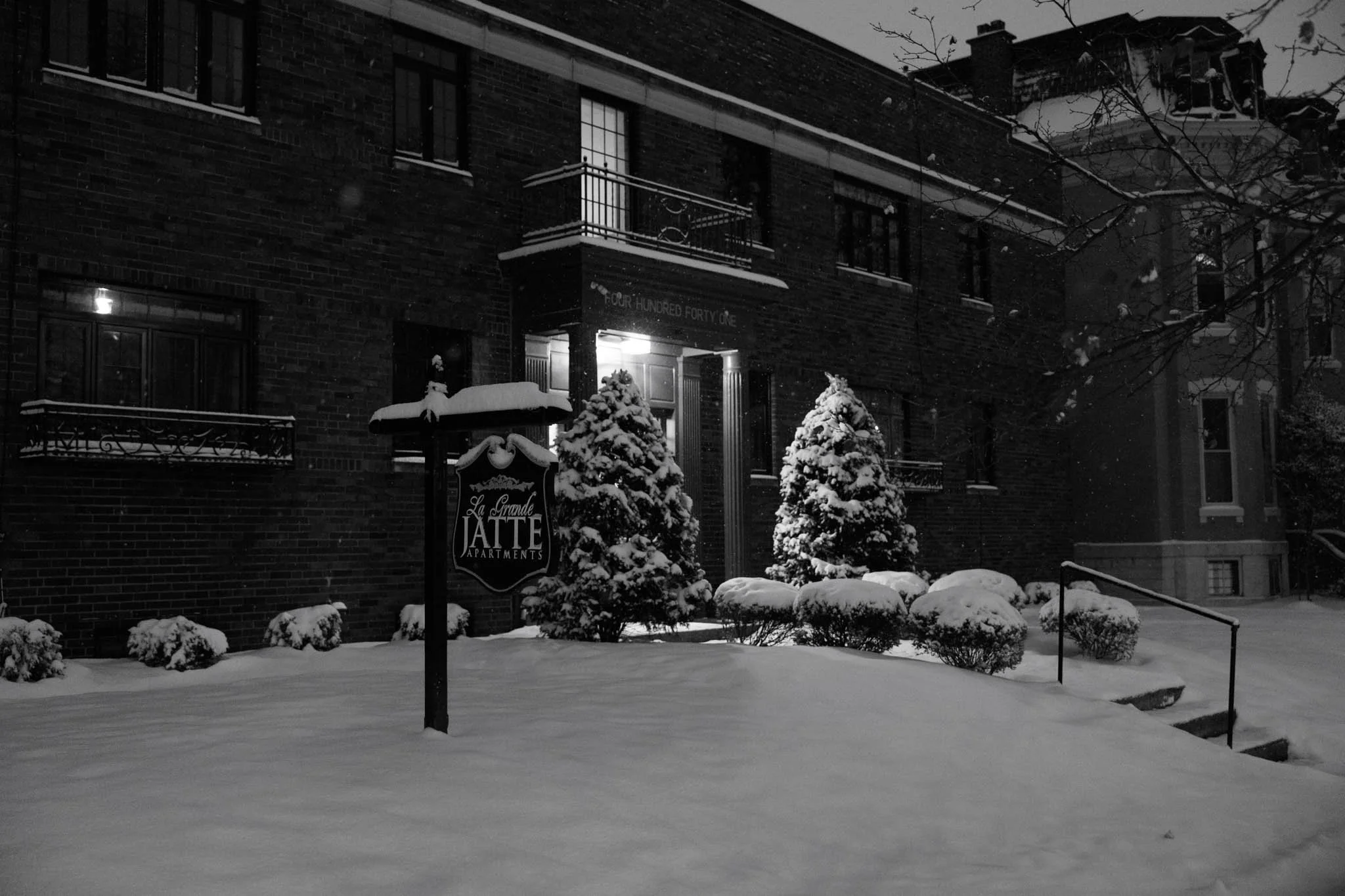 AM_Cbus-Snow-Horizontal-4.jpg