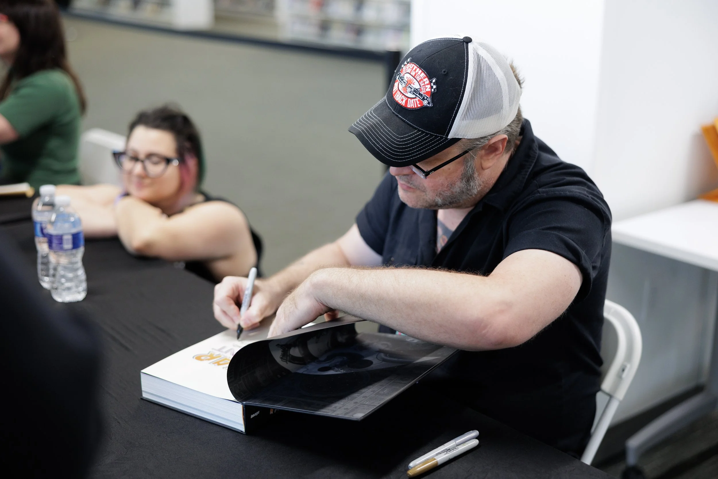 AM_Signings_0023.jpg