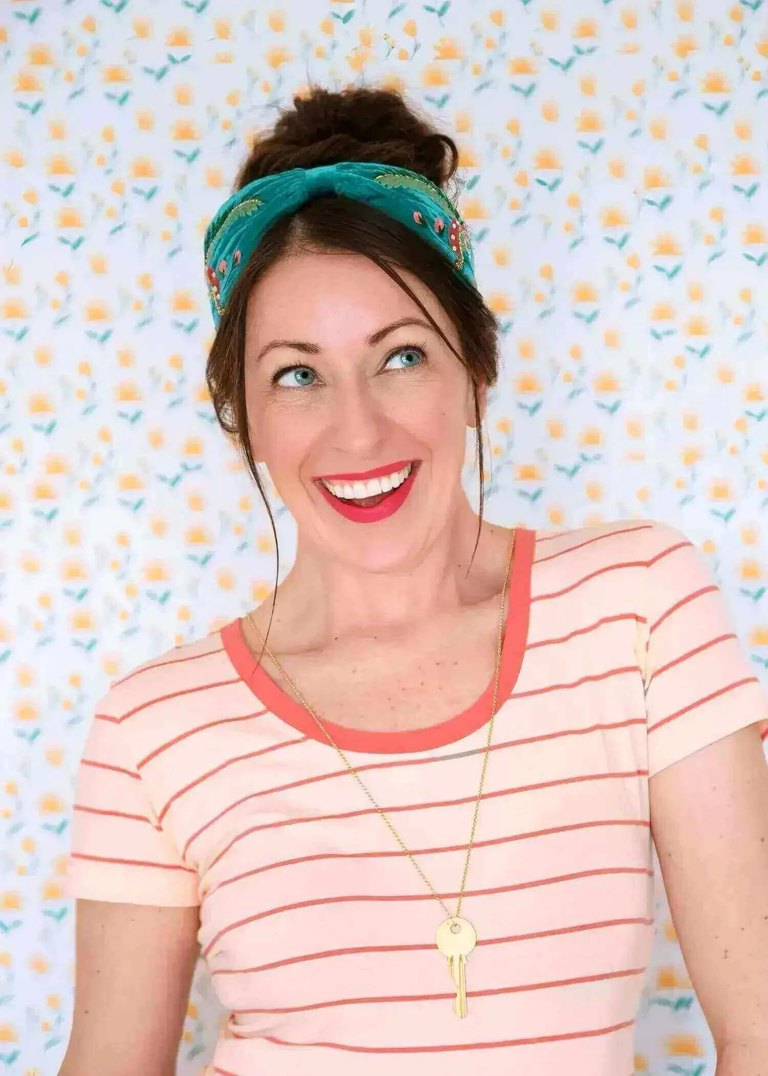 Children's Author Kendal Grey with Daisy Wallpaper