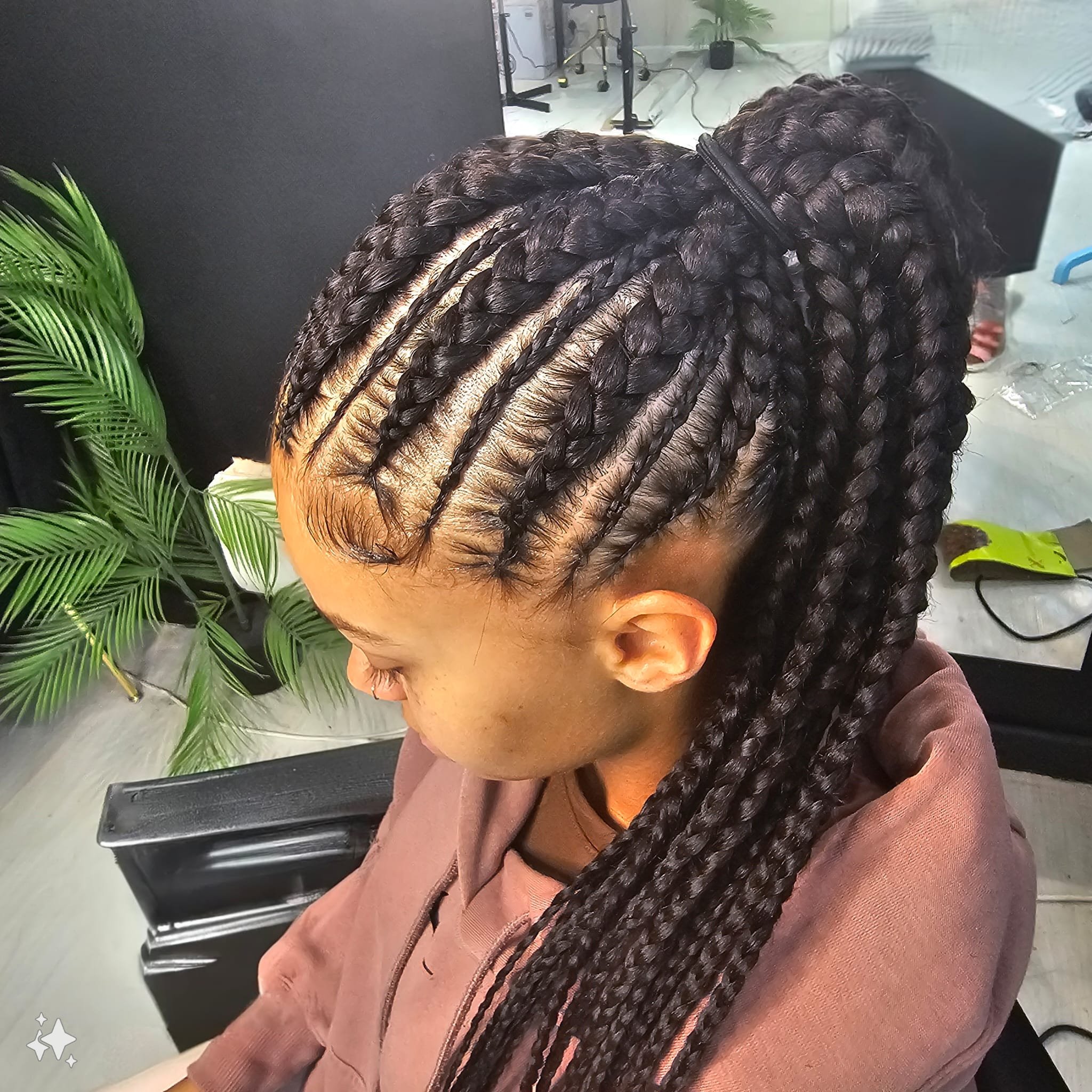 Feed in ponytail-side