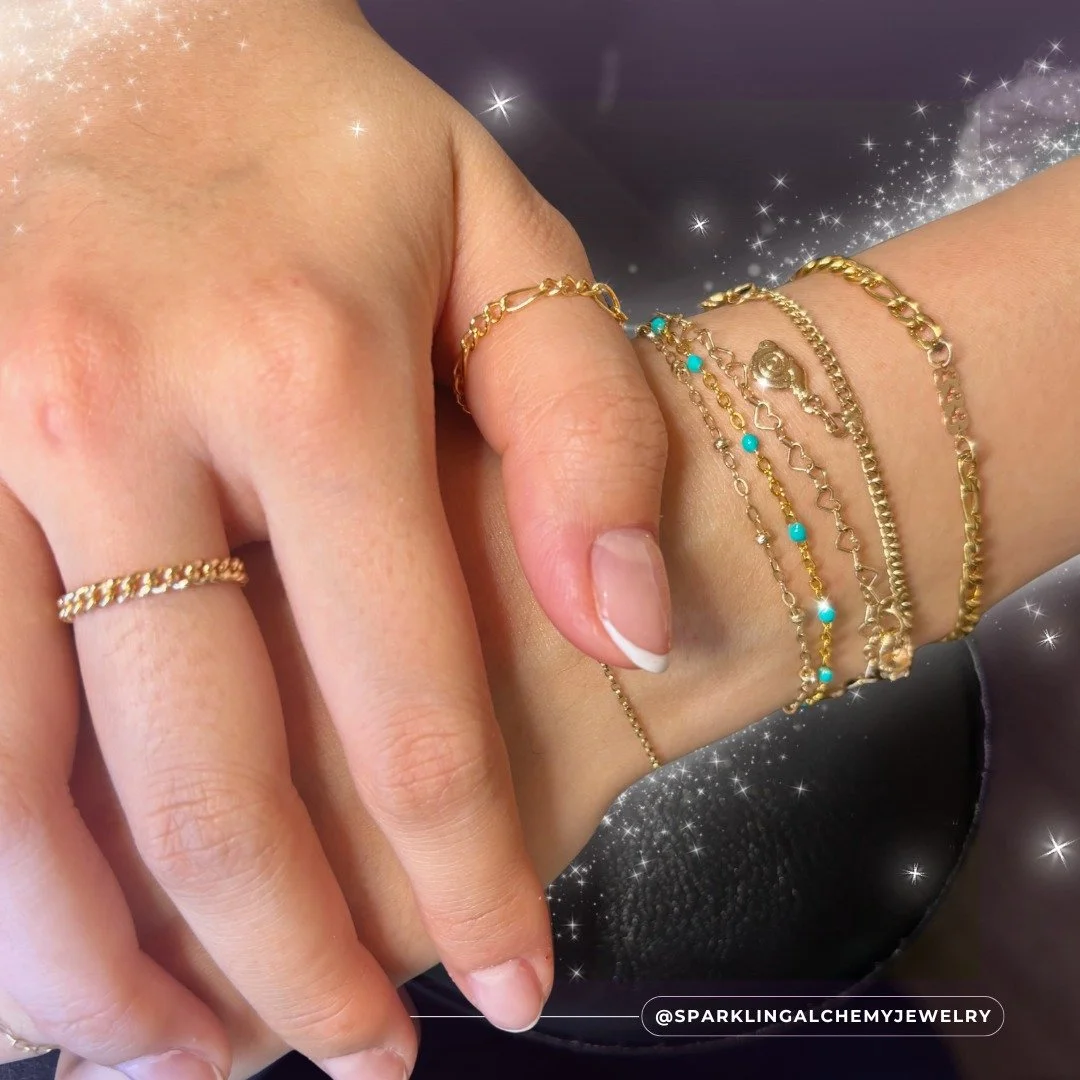 Just a little golden glow to brighten your feed ✨

#permanentjewelry #sparklingalchemy #goldenjewelry #elevatedstyle #alchemyofjoy