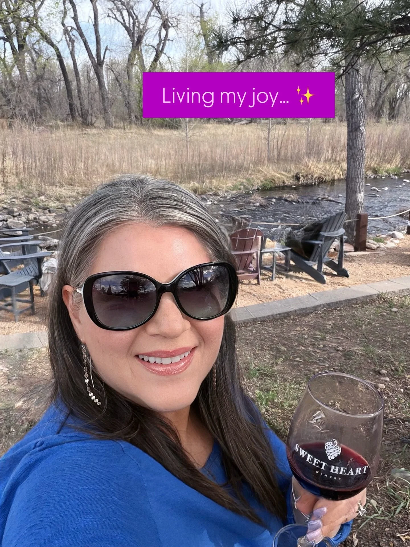 Ending the weekend the way I love most&hellip;
✨ sunshine
✨ good wine
✨ and the people (and pups 🐾) who make life feel full

There&rsquo;s something about slowing down by the water, taking a sip, and just being that reminds me what all of this is ab