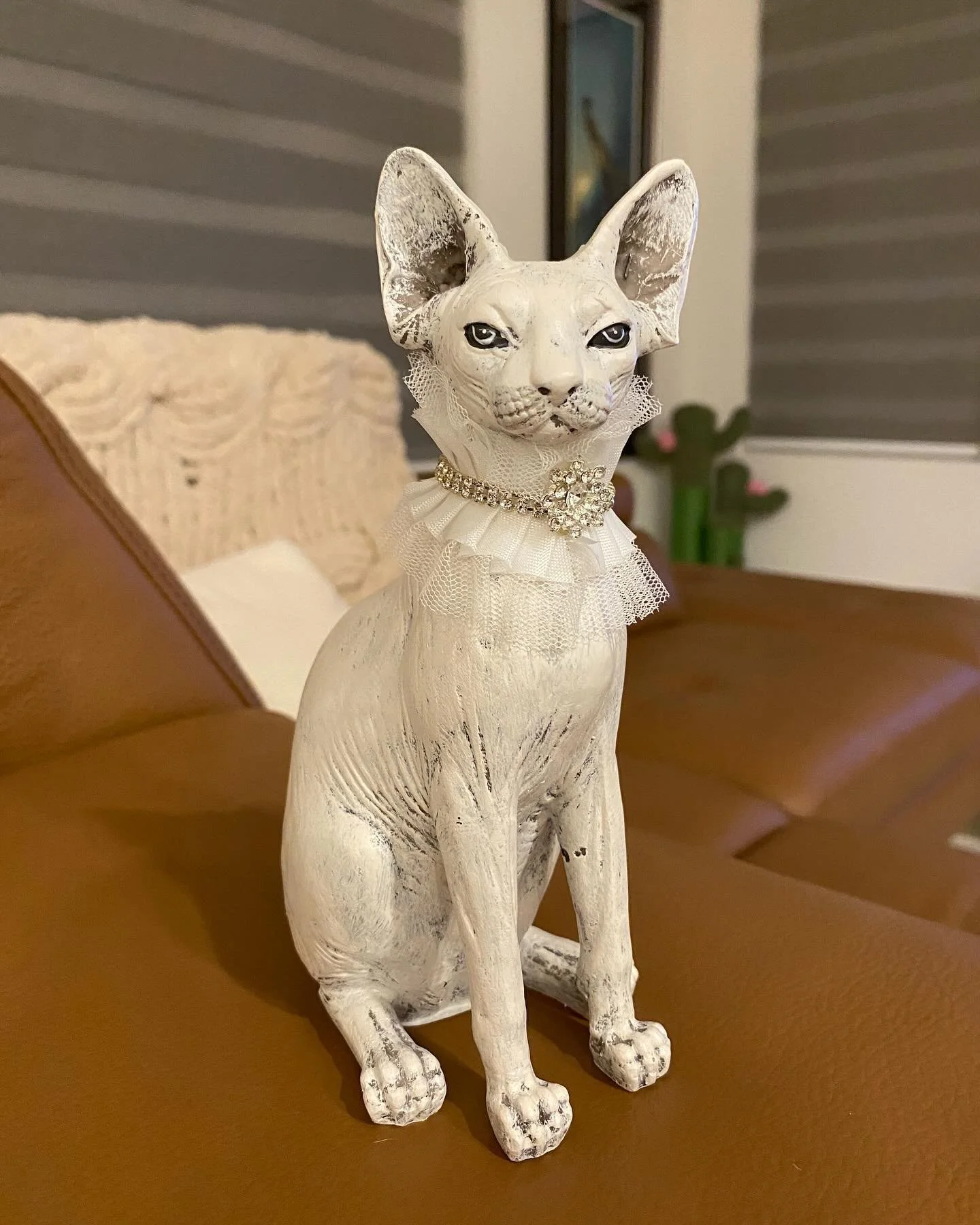 This cutest little Sphynx statue arrived in the mail yesterday from a sweet friend. I was not able to find this in my area of FL and she went on a mission to track one down for me. Life is not the same without friends to brighten your day!🥹💗🙏 #sph