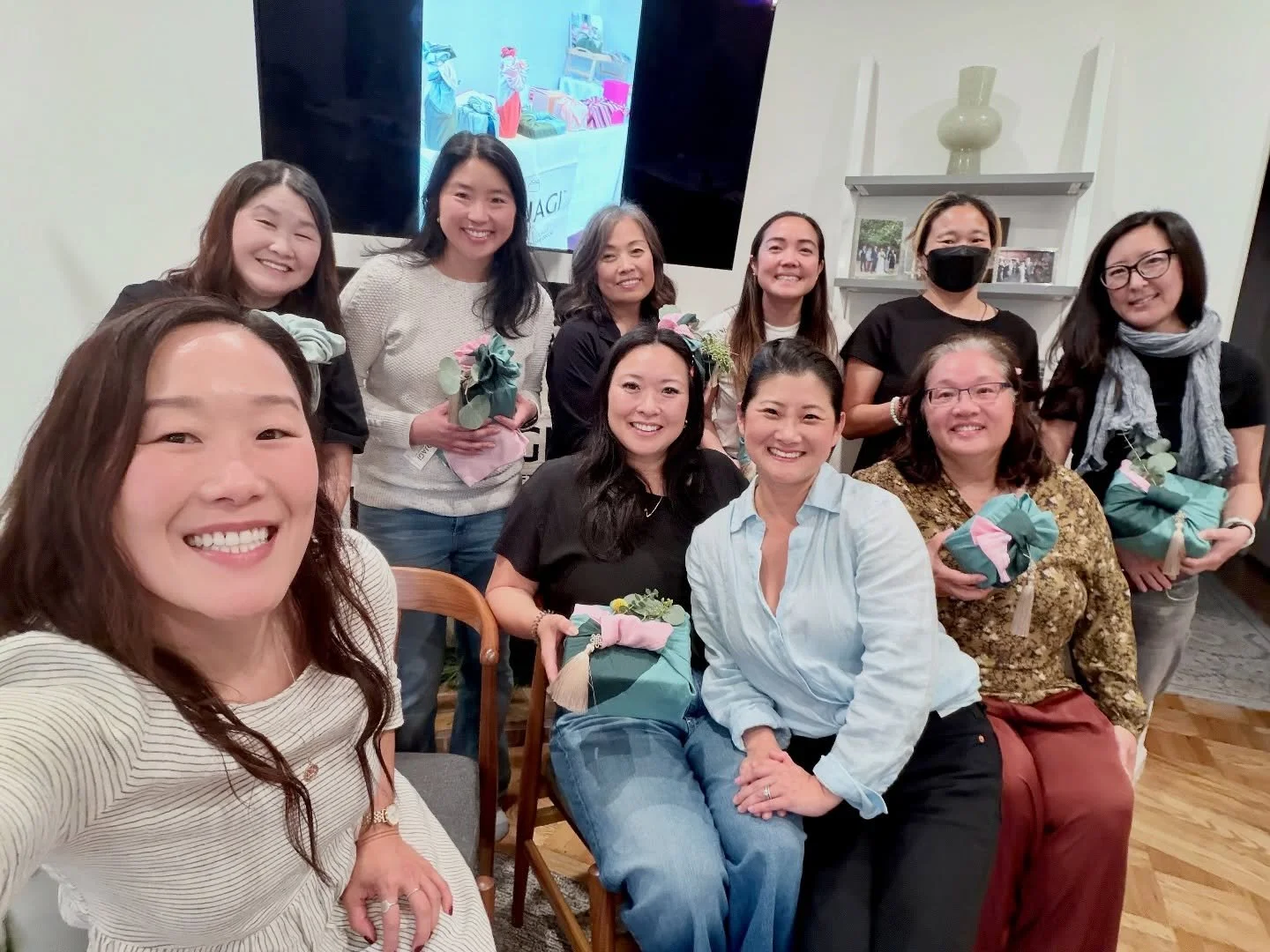 A warm thank you to everyone who joined us for today&rsquo;s Bojagi workshop with the wonderful @bojagihome 🌸
So special to slow down, fold with intention, and share time together &mdash; community really is the best gift ✨💛

#bojagi #koreanwrappin