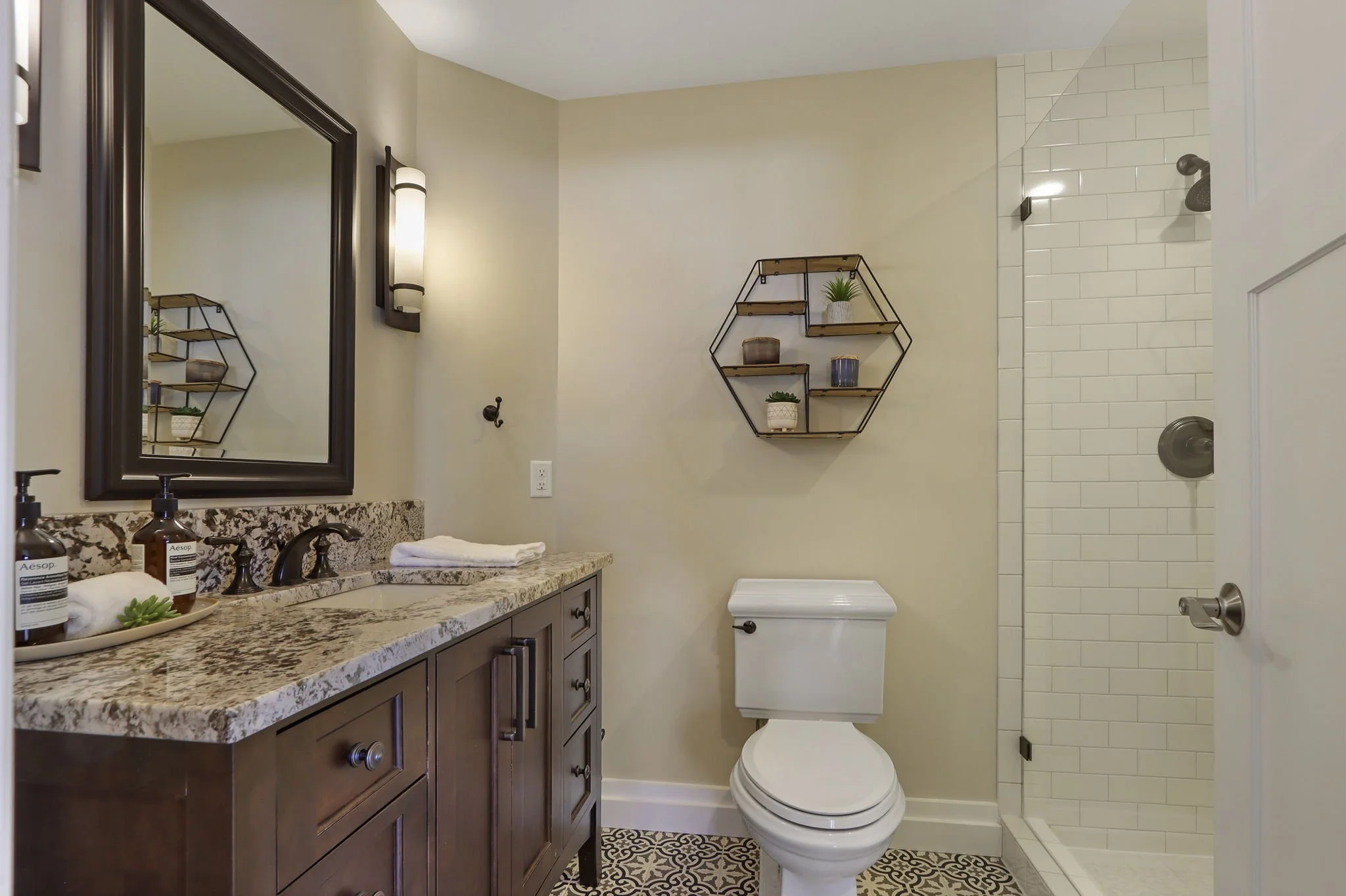 18-web-or-mls-432 Harvard Ave, 5-6, Fontana, WI - 10.jpg