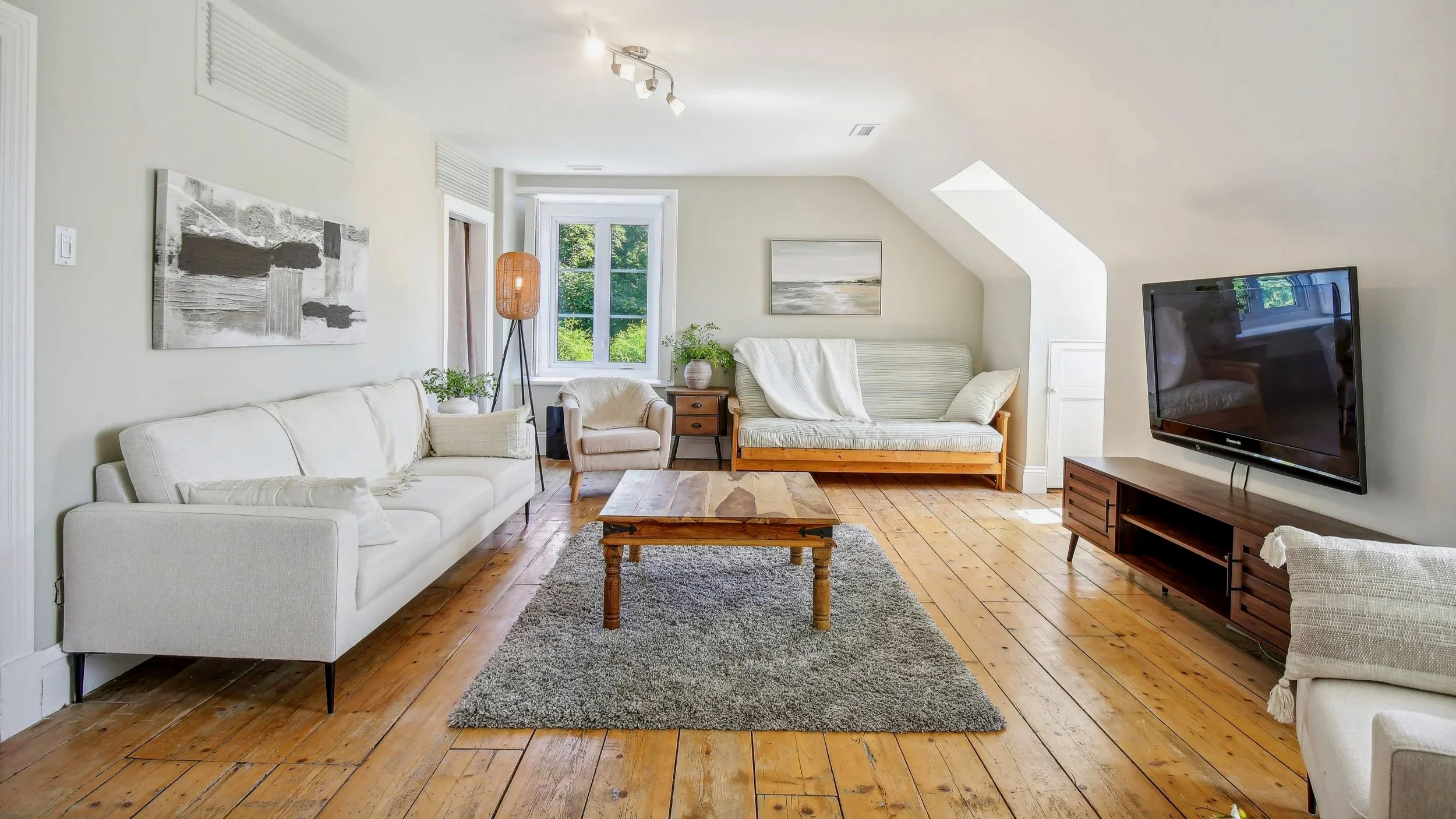 Living room with plenty of seating