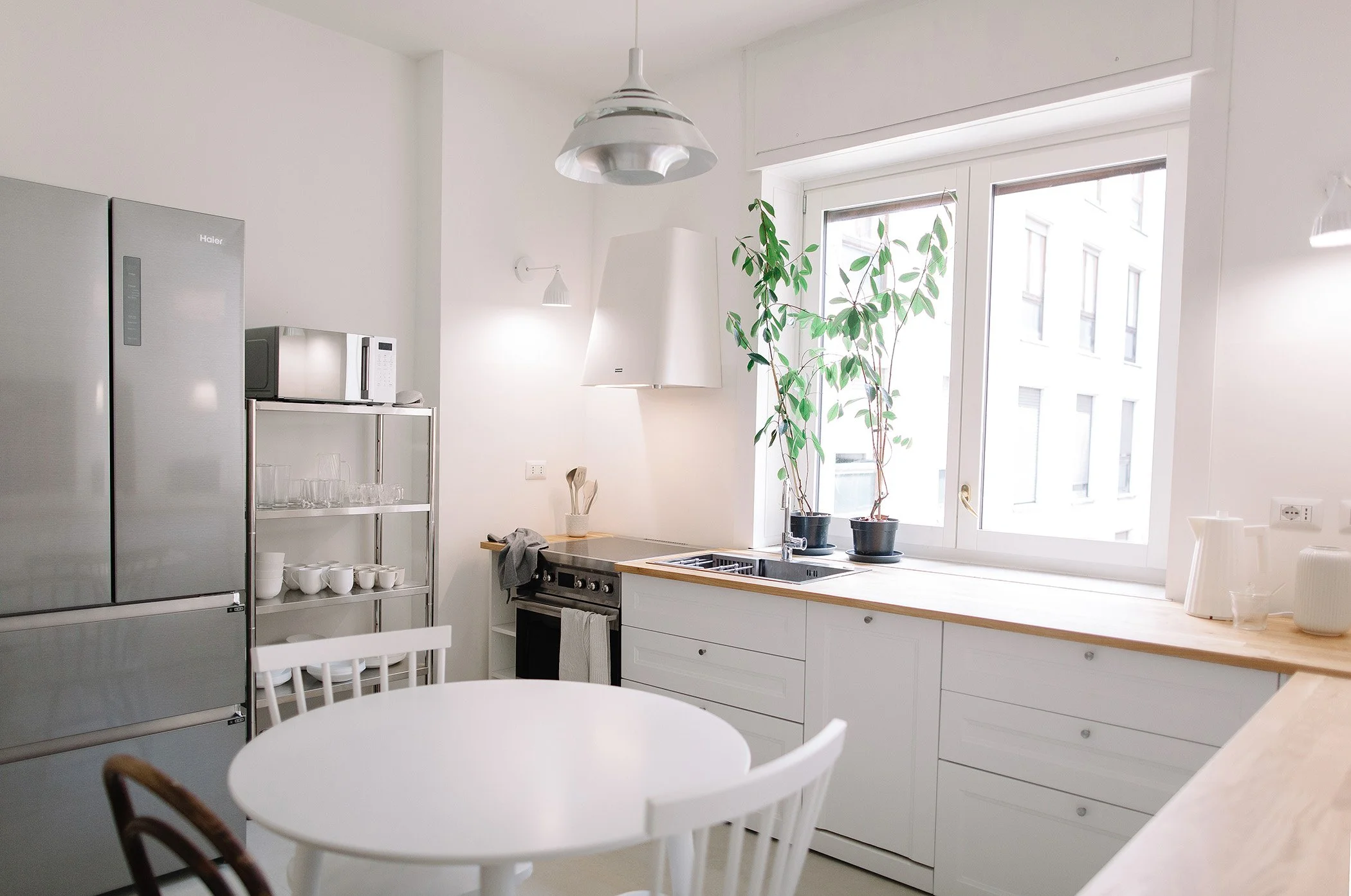 Fully equipped kitchen in furnished apartment in Milan city centre