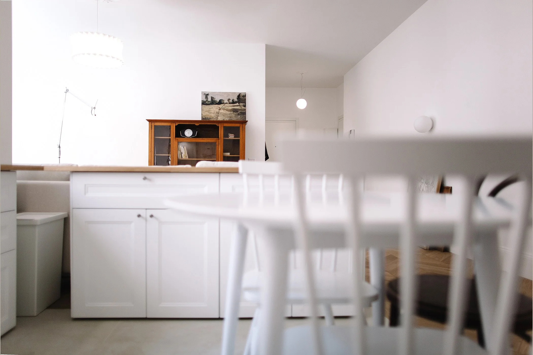 Bright living room in a quiet furnished apartment in central Milan