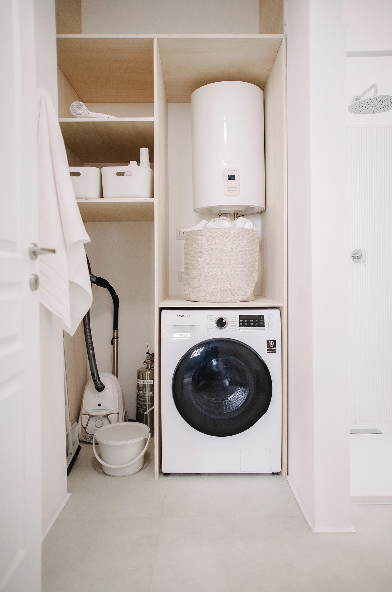 Minimal interior details in quiet Magnolia apartment Milan