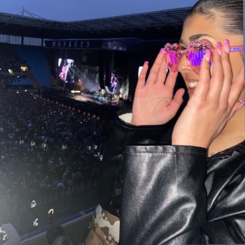 PROFFESIONAL ARCTIC MONKEYS PHOTO.jpeg