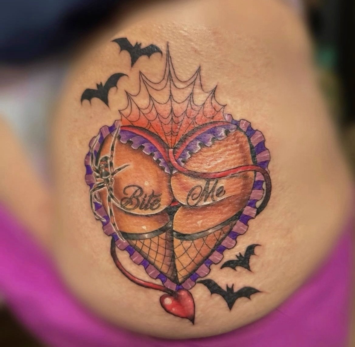 Little cheeky piece for your Saturday feed 🍑✨
Bite Me booty by Mo @some.mo.art 
#cheekytattoo #colortattoo #illustratedtattoo #atomicvalkyrie #halloweentattoo