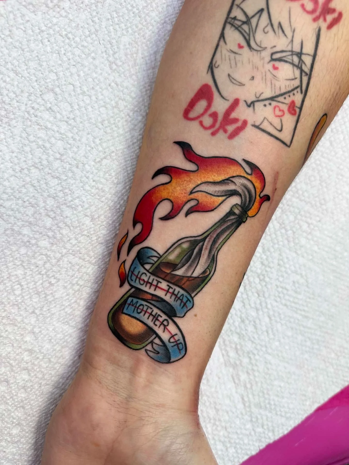 🔥Light that mother up!🔥
Nice little Ellis tribute from Left 4 Dead done by Tiffany @sweetti.tattoo 
Healed tattoo on top also by Tiffany 
#videogametattoo #left4dead #molotovcocktail #gamertattoo #atomicvalkyrie
