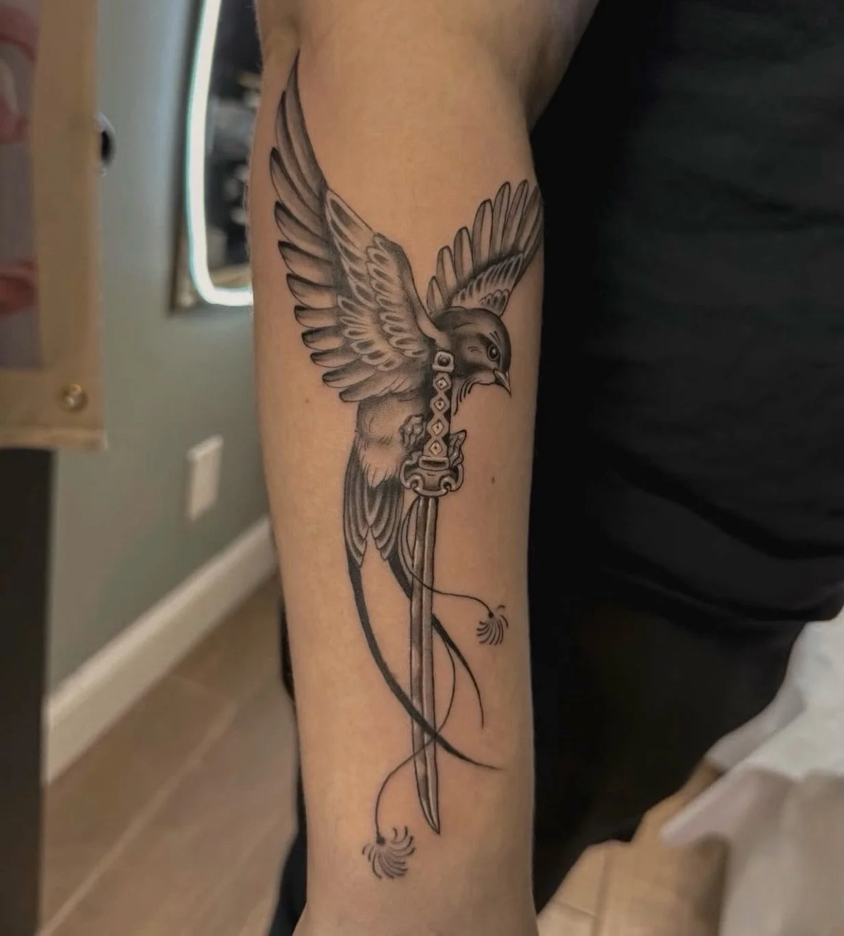 ✨🪶Still Rising🗡️✨
Beautiful realism Swallow &amp; sword done by Mo @some.mo.art
#swallowtattoo #birdtattoo #birdtattoos #realismtattoo #atomicvalkyrie
