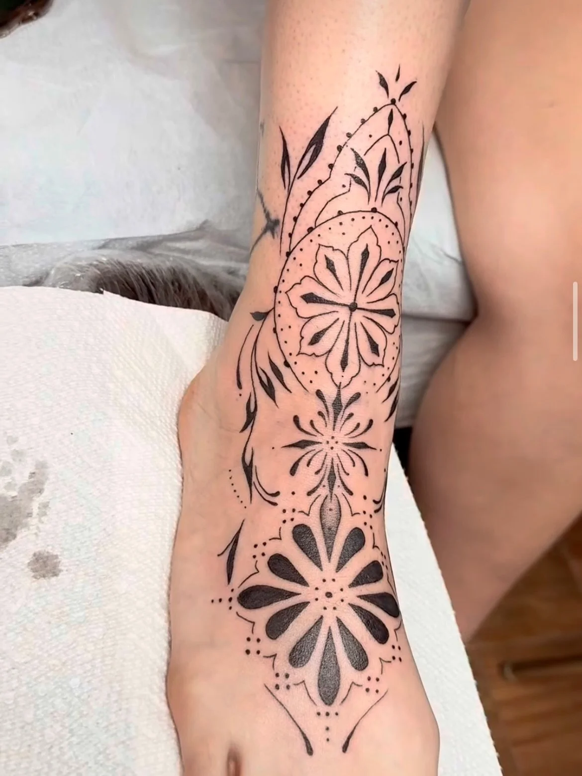 We love a good aesthetic piece!😍 Beautiful ornamental tattoo with a fun placement done by Mo! @some.mo.art #ornamentaltattoo #ornamentaltattoodesign #finelinetattoos #foottattoo #atomicvalkyrie