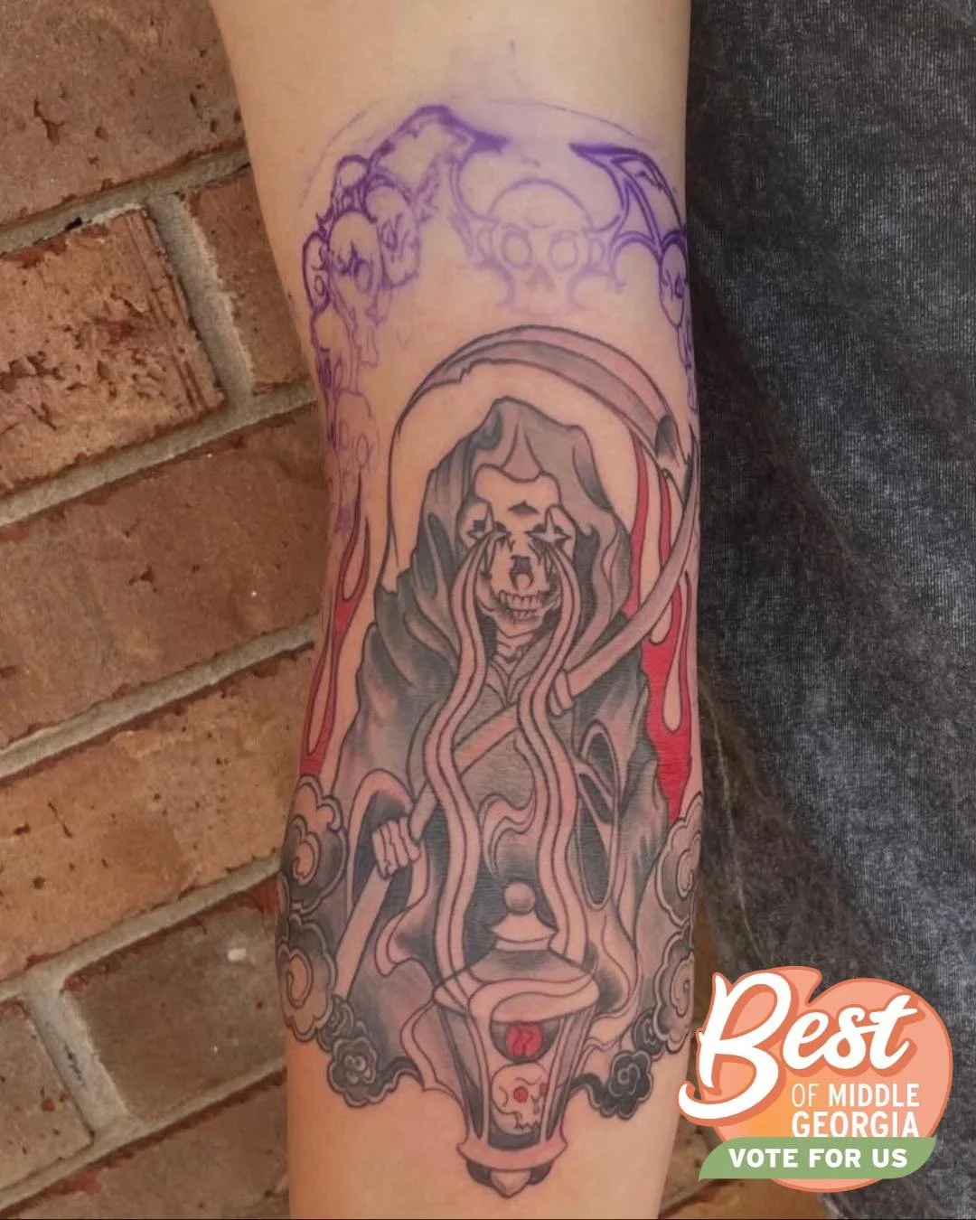 🎶 Grim in your ditches⚰️&hellip;Or whatever Rob Zombie said. Nice traditional grim reaper placed right in the ditch, done by Rhiannah! @bodyartbyrhiannah #grimreapertattoo #traditionaltattoos #ditchtattoo #grimreaper #atomicvalkyrie 

✨ *&bull;Daily
