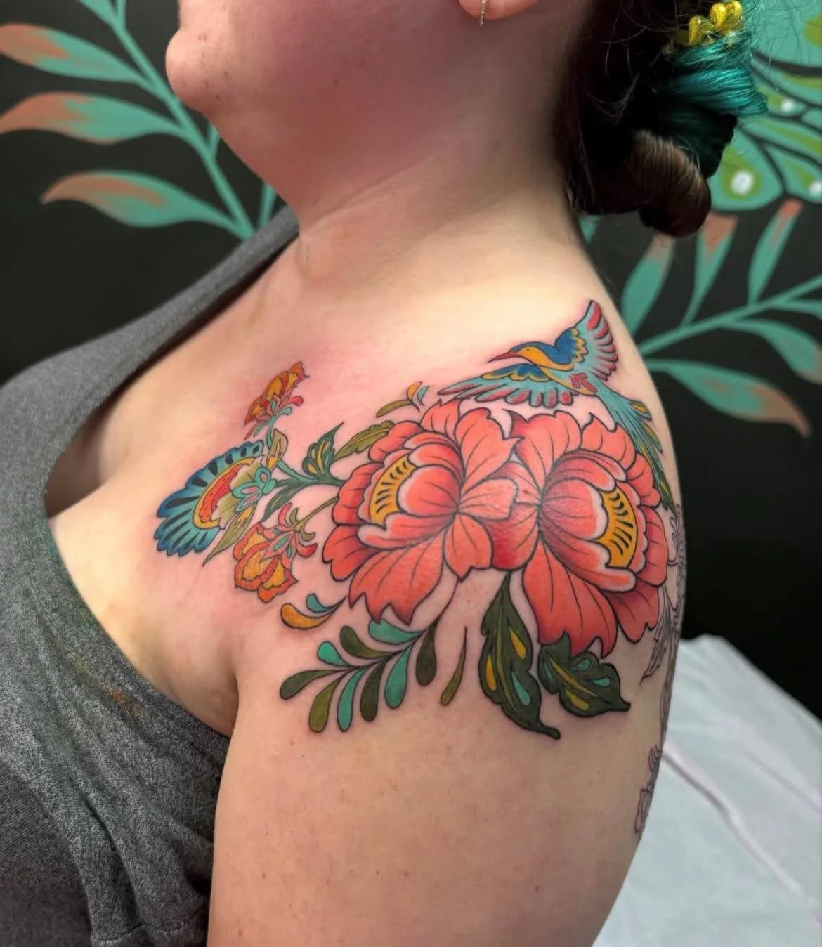 Folk inspired floral work in progress done by Mo for your Friday viewing pleasure😍
@some.mo.art #folkarttattoo #floraltattoo #wiptattoo #floralfriday #birdtattoo
