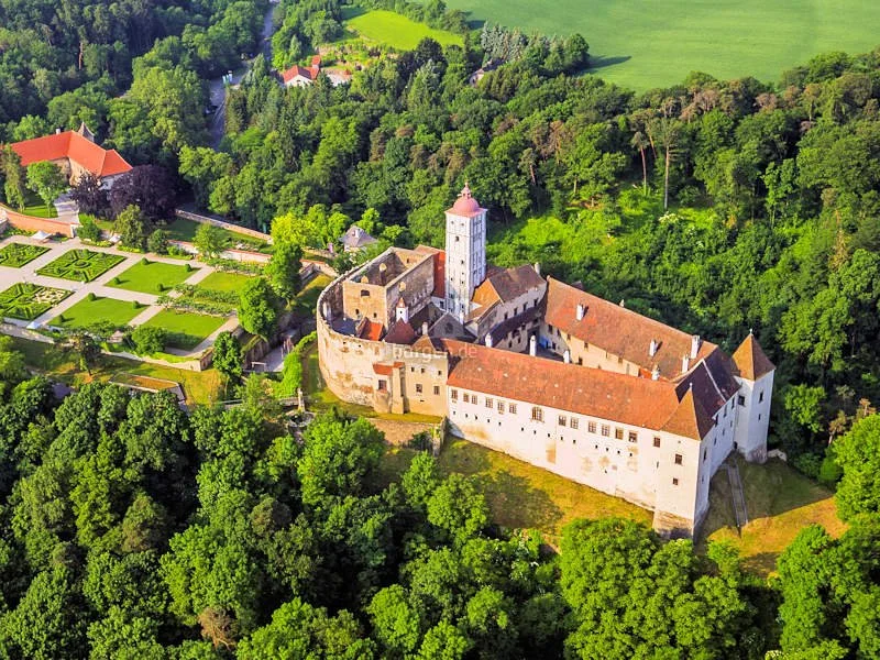 Schallaburg – Ausstellung, Mittelalterfest und gemeinsames Picknick