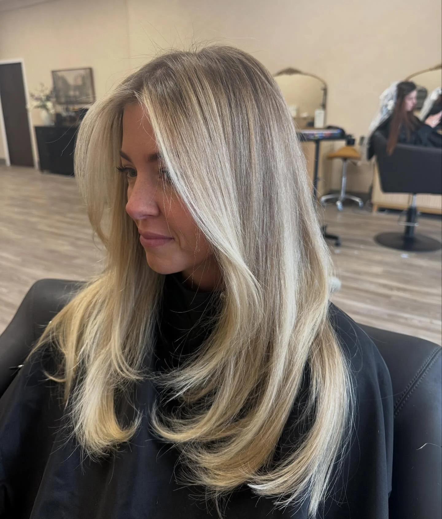 fall in love with your hair this season ☁️

#blonde #columbusblonde #columbushairstylist #614 #columbusohio #columbussalon #columbusheadspa