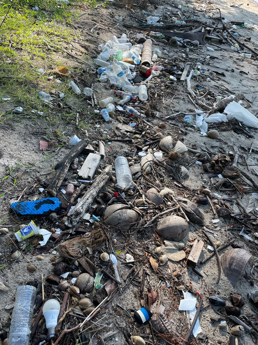 bandera-bay-trash.jpg