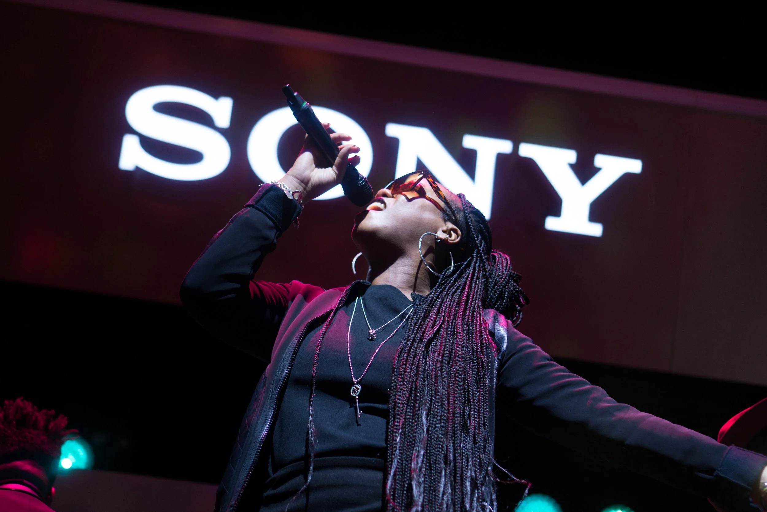 NYC event photographer captures singer performing live at New York City event