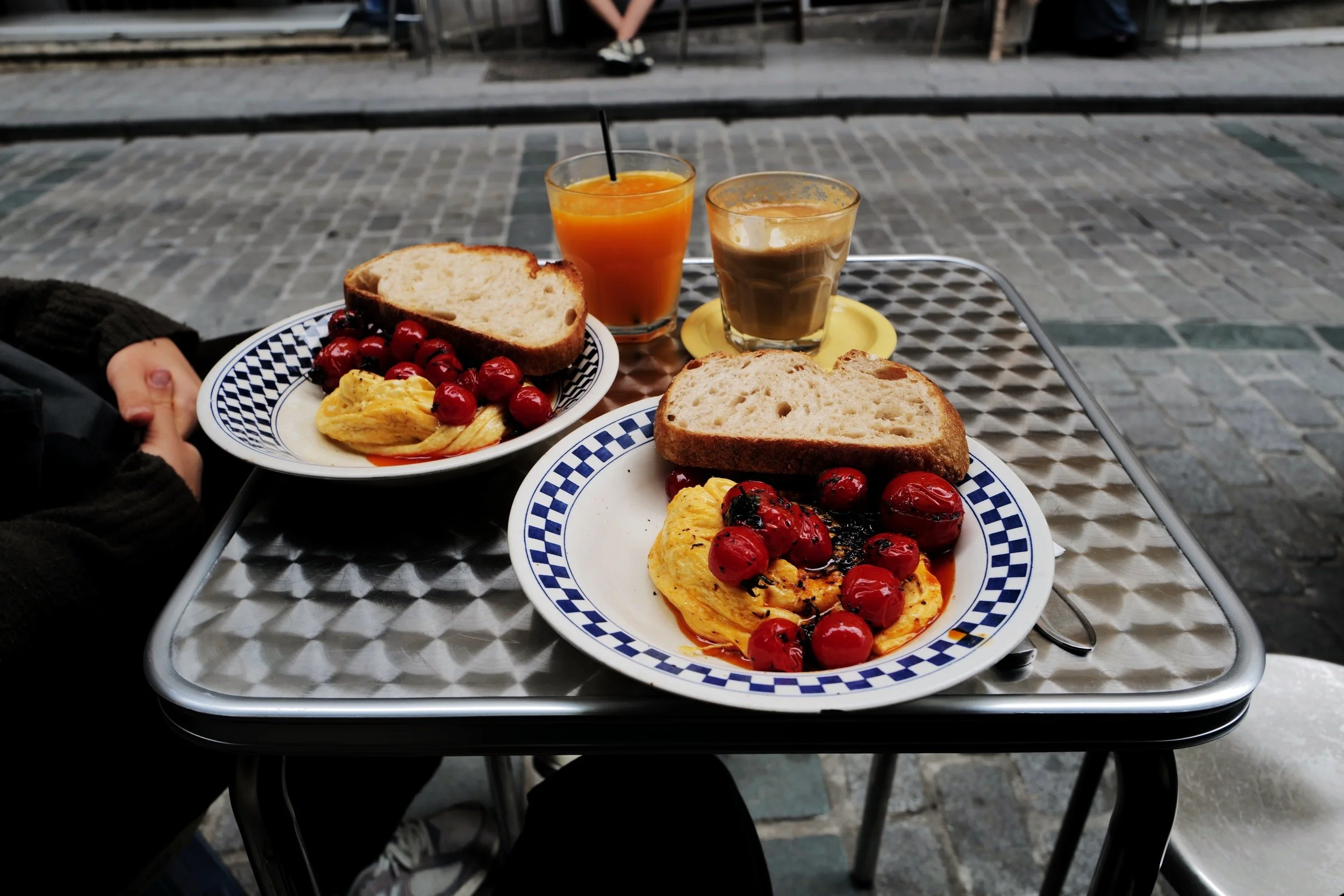 Breakfast on a pavement cafe table