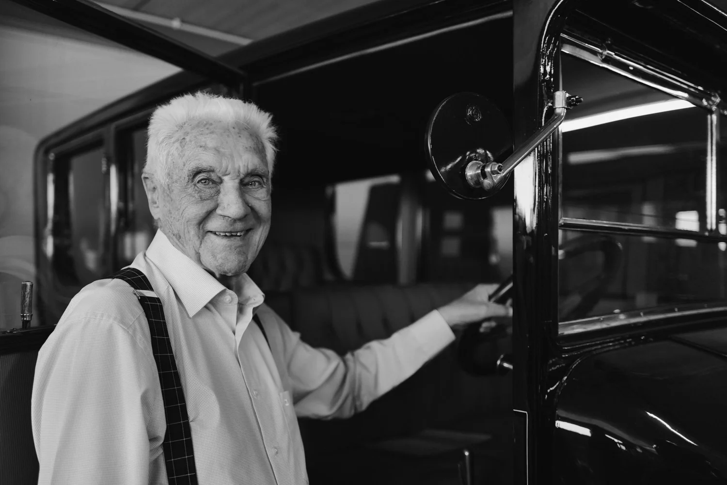 Portrait beside a vehicle door at Max Heidegger AG