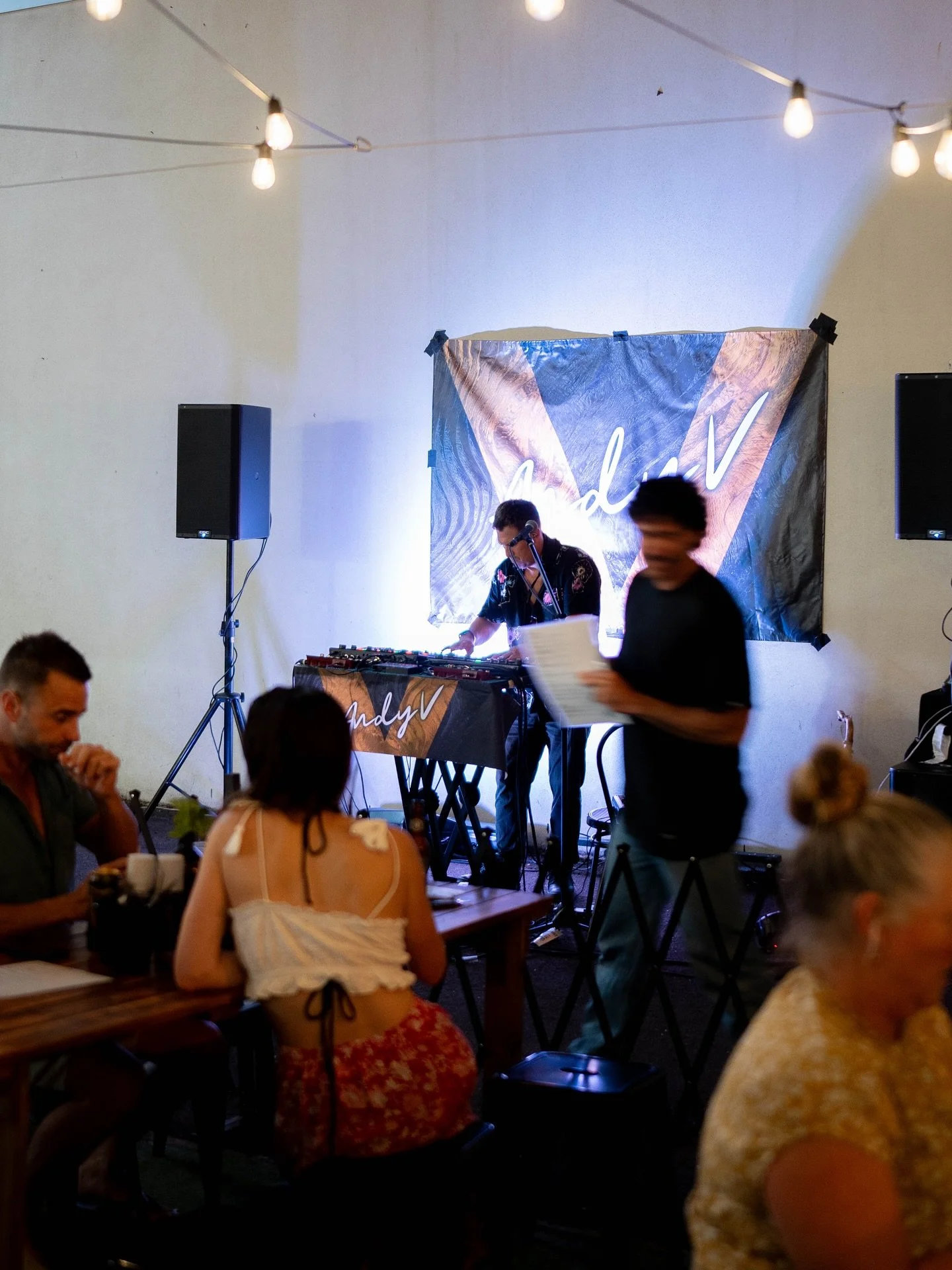 FRIDAY NIGHT LIVE 🪩

What&rsquo;s on this weekend.

FRIDAY
Kick off the weekend with @andyvmusic from 6PM, cold drinks, live tunes, and the perfect excuse to hit the dance floor in the Alley.

SATURDAY
Saturday night w/ @solua.worldmusic from 6PM, b