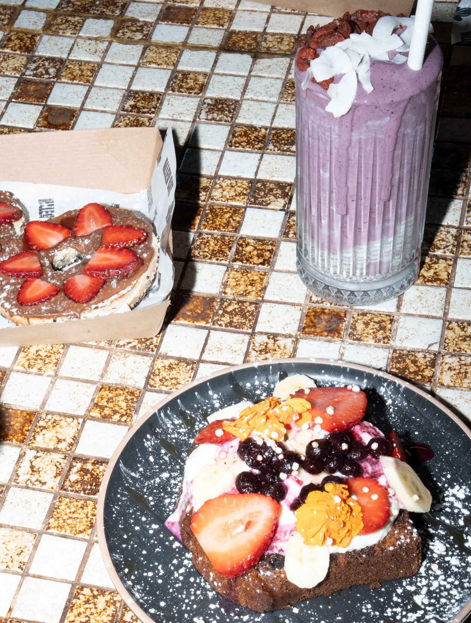 Give us some sugar 💃 The healthy alternative.

Loaded Banana Bread // freshly baked banana bread, greek yoghurt, seasonal fruits, berry compote + honey

A&ccedil;ai Twist // mixed berry, banana, a&ccedil;ai sorbet, honey, chia seed w/ coconut milk.
