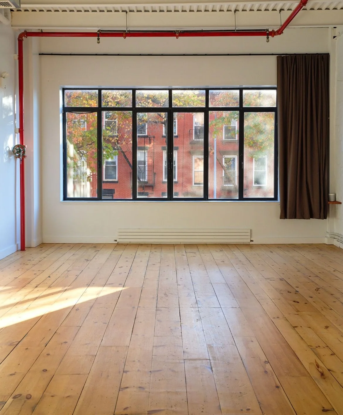 Rise and shine, creatives. A new week of possibilities await. 

Check out www.contronyc.com for available studio times. 📷