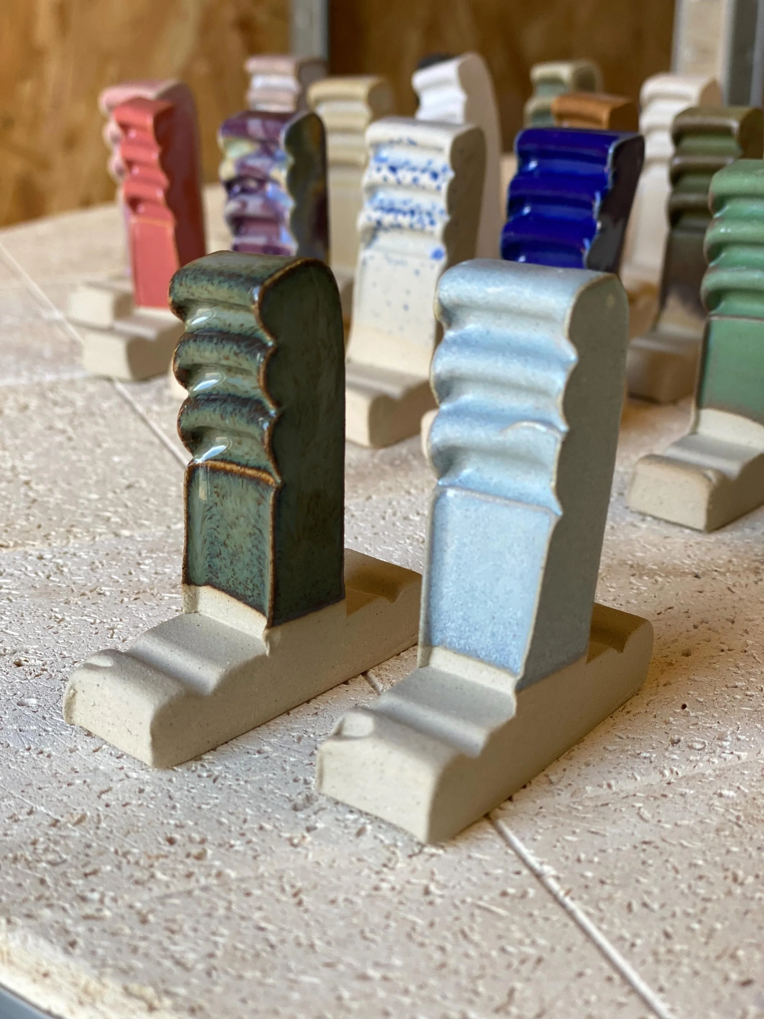 Spotlight on two new studio glazes this week. @maycocolors stoned denim and @potclays pale blue.

So, so pretty&hellip;

Don&rsquo;t they look proud to be joining the test tile army at @themudrooms ?!

#tunbridgewellspottery #potteryglazes #potterycl