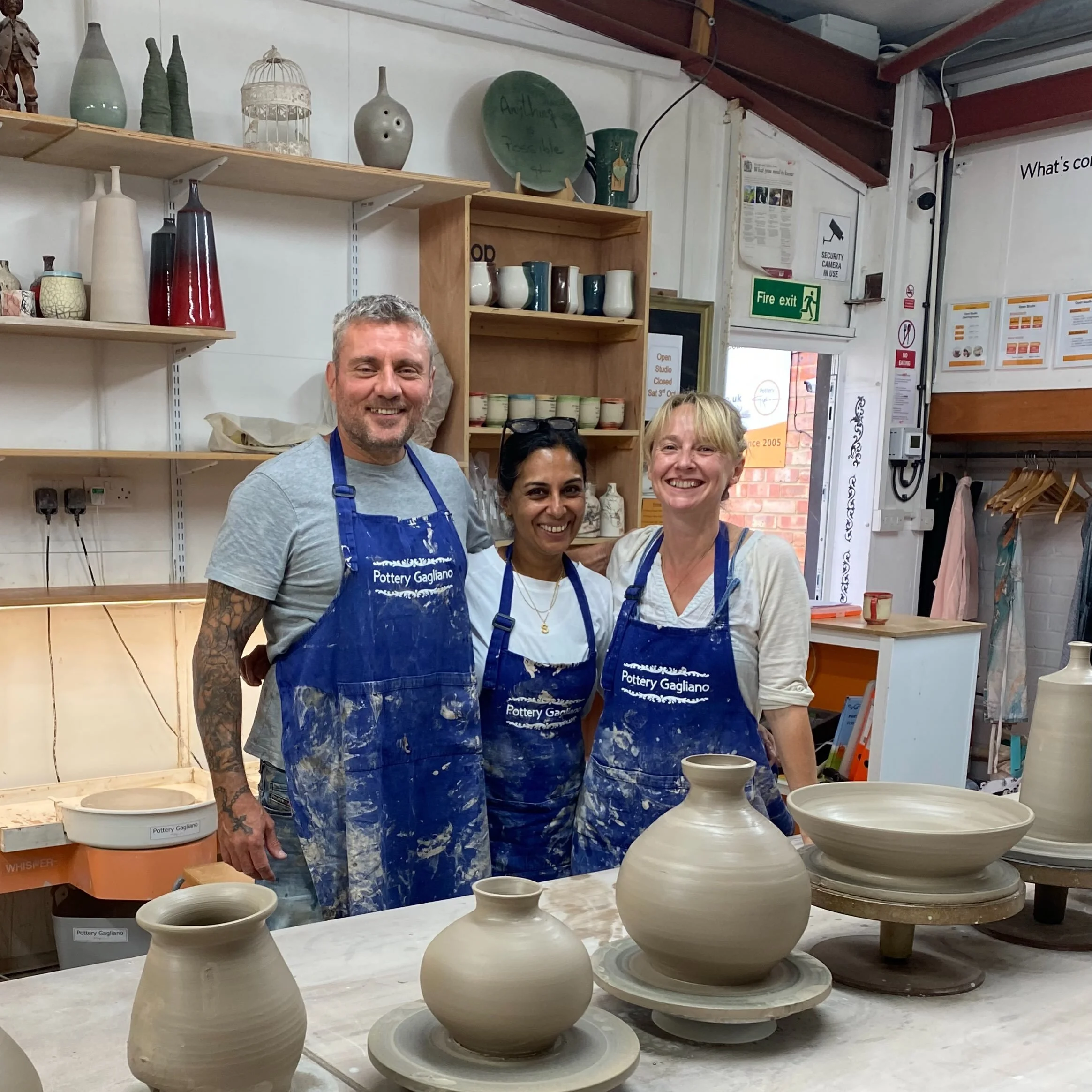 What a day! Some of the Mud Rooms gang went down to @pottery.gagliano and spent a very pleasant Sunday learning to &lsquo;throw big&rsquo; with the exceptionally talented Roberto Gagliano.

A fabulous, patient teacher, we all learnt so much.

(Full d