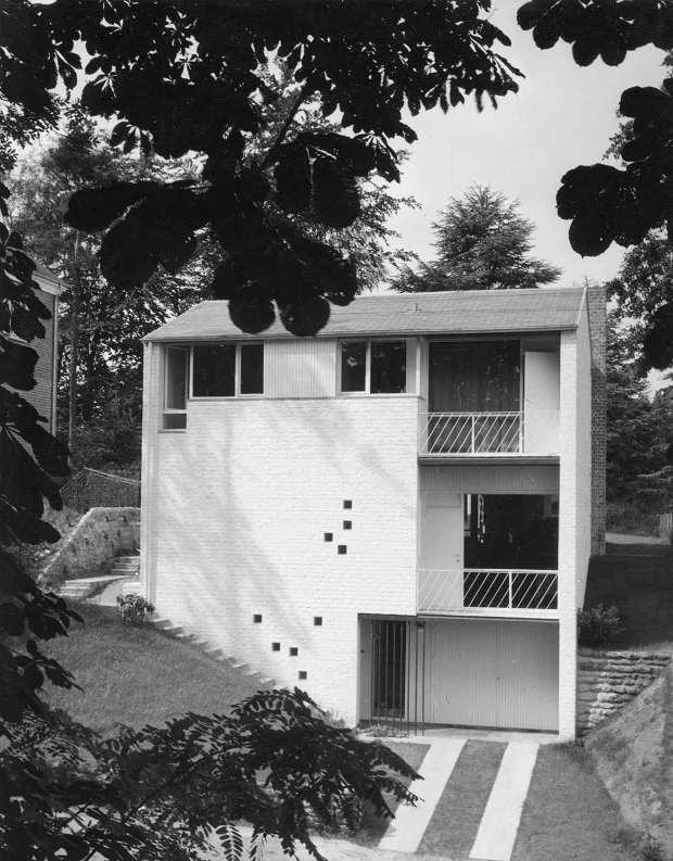 Can we speak of “feminine” architecture?