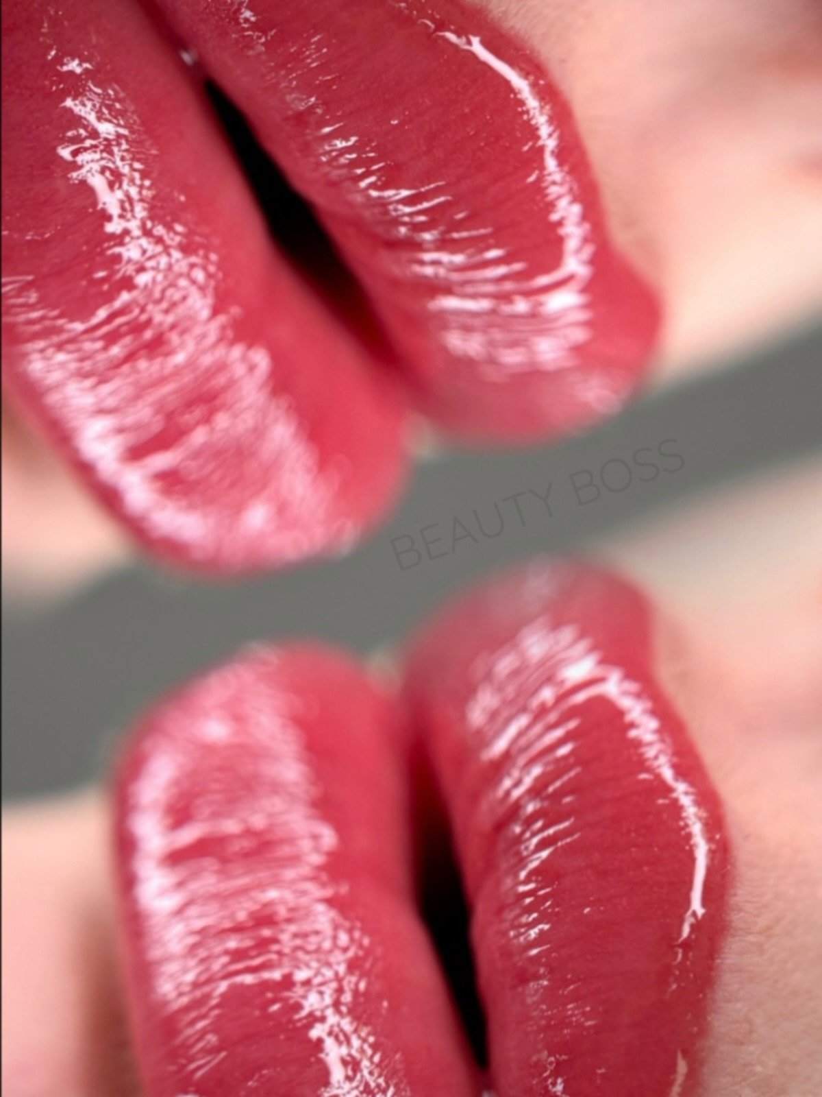 Classic Full Lips Technik ✨
Diese Methode steht f&uuml;r gleichm&auml;&szlig;ig pigmentierte Lippen mit einer klar definierten Kontur ❤️

Was viele nicht wissen:
Ein klarer Kontur bedeutet nicht automatisch ein starkes oder k&uuml;nstliches Ergebnis.