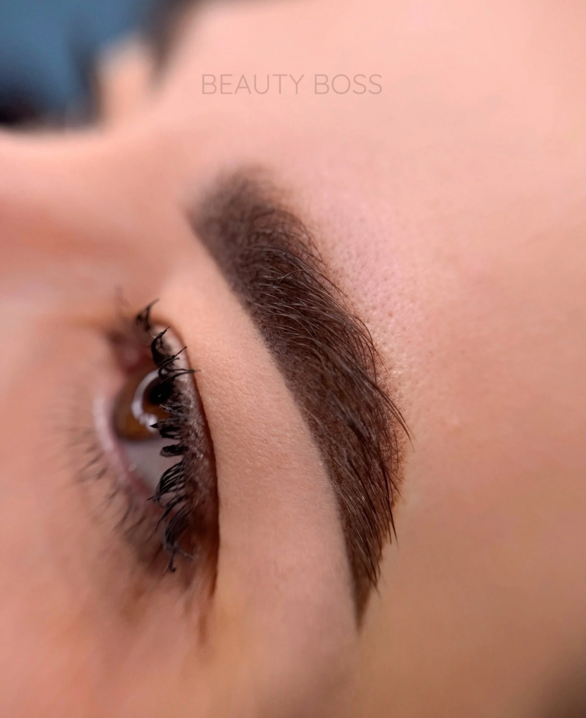 ❤️ Brow Refresh nach &uuml;ber 1,5 Jahren ❤️

In der Hauptrolle: Mineralpigmente von @aspigments_europe ✨

➡️Wusstest du, dass meine Bestandskundinnen immer von einem Rabatt auf ihre PMU-Auffrischung profitieren? 🤍

Denn sch&ouml;nes PMU ist keine A