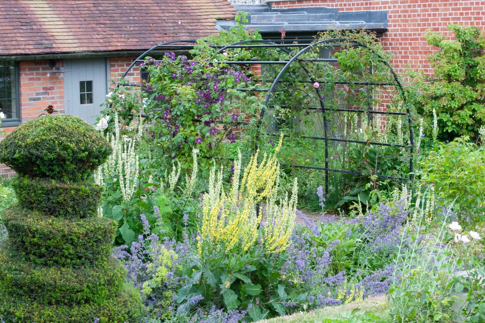 DSC_0402 Topiary arch paver glimpse.jpg
