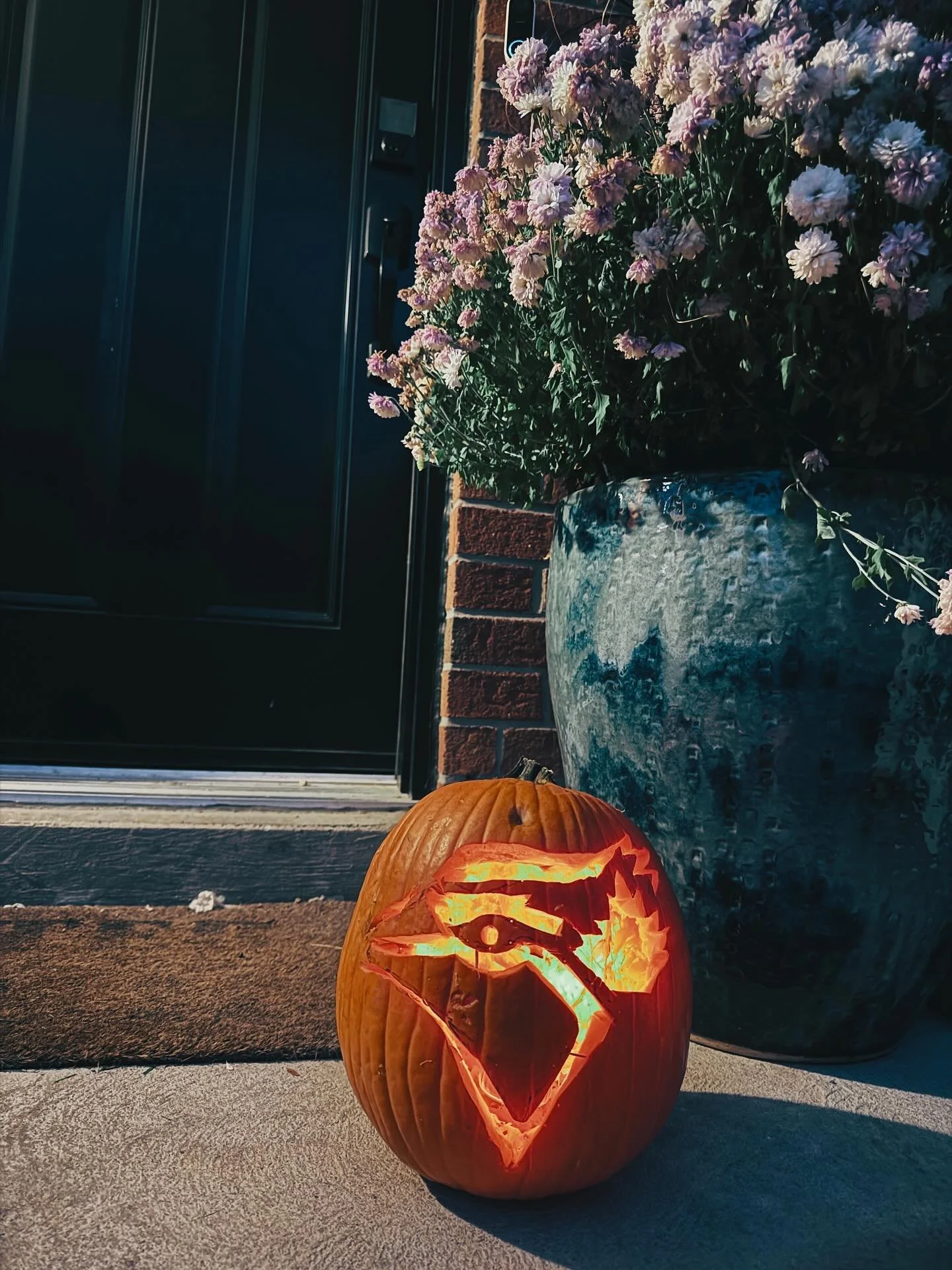 🎃 Happy Halloween! Lets go Blue Jays ⚾️ 
#halloween #pumpkin #jackolantern