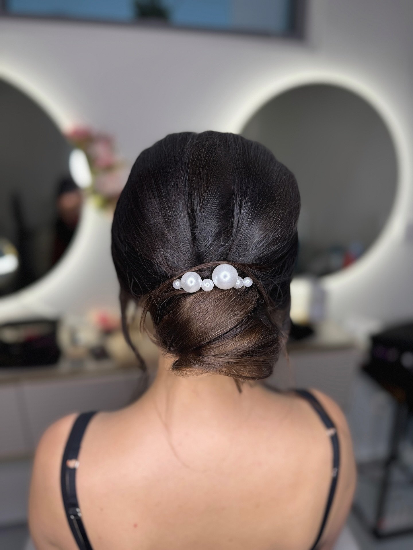 Svatebn&iacute; zkou&scaron;ka je den, kdy se lad&iacute; detaily a vznik&aacute; celkov&yacute; pocit.
Drdol, l&iacute;čen&iacute;, n&aacute;lada&hellip; V&scaron;echno m&aacute; sv&eacute; m&iacute;sto a v&scaron;echno směřuje k jednomu&hellip;
aby