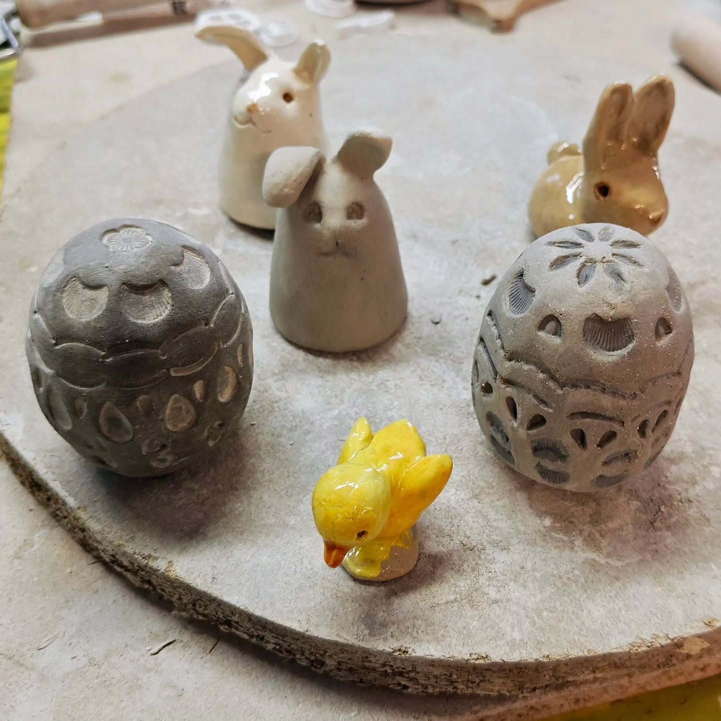 P&auml;&auml;si&auml;inen l&auml;hestyy🐣🐤🐇