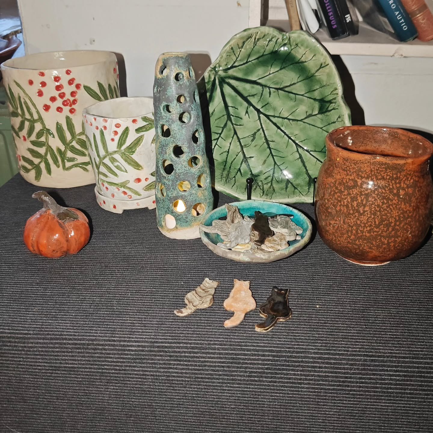 Loppiaisen keramiikkapaja
Ti 6.1. klo 13-16
Tarupajalla lapsille ja aikuisille
Aikuinen 30&euro; ja lapsi 20&euro;, seuraavat lapset 10&euro;. Alle kymmenenvuotiaat vanhemman seurassa
Sis&auml;lt&auml;&auml; materiaalit, lasituksen ja poltot040 774 7