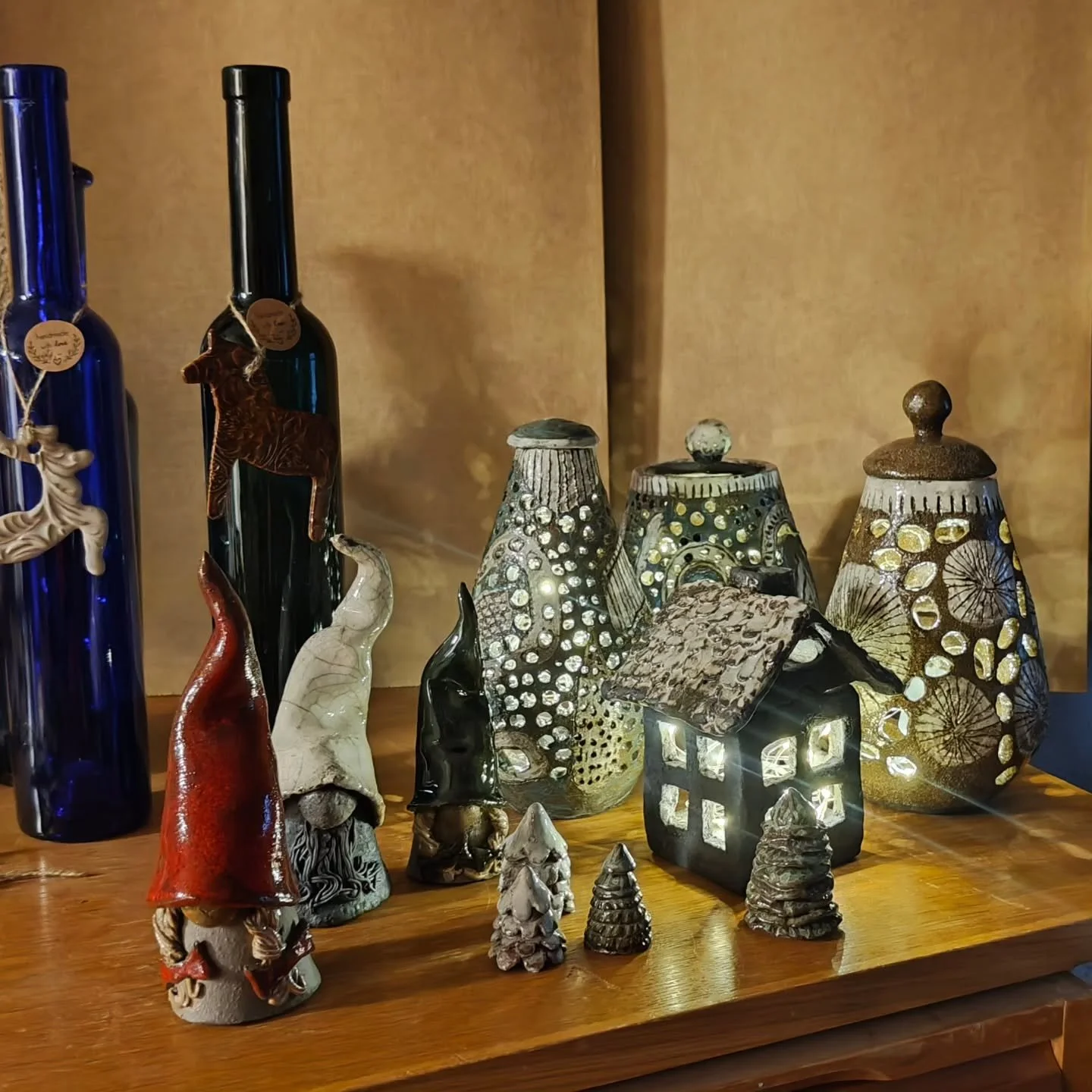 Tarupajan joulutapahtuma ja keramiikkamyynti
sunnuntaina 14.12. klo 11-15
Gl&ouml;gi&auml;, pipareita, puuroa ja paljon joululahjaideoita

Tarupaja
Vaahteratie 15
Haarajoki
J&auml;rvenp&auml;&auml;