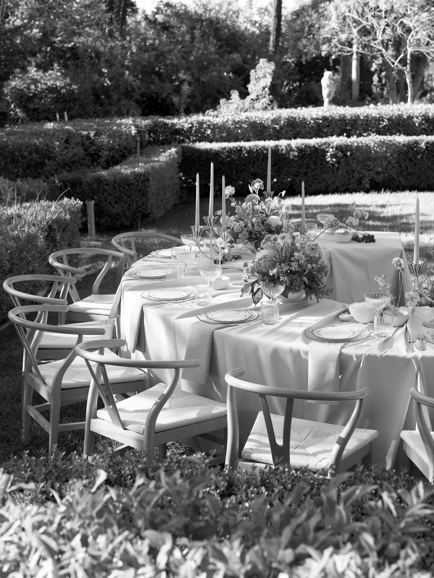 An afternoon in the gardens at @chateaurobles 💐

Photos @alexandriamarie.photo 
Florals @plantie.rox 
Bar @1922spirits 
Catering @boardinslo 
Candles @wicksoflove 
Stationery @thebeepaperie 
Rentals @avenuetwelve 
Linens @bbjlatavola